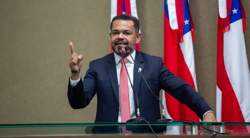 Deputado Rozenha critica elevação das taxas de cartórios no AM