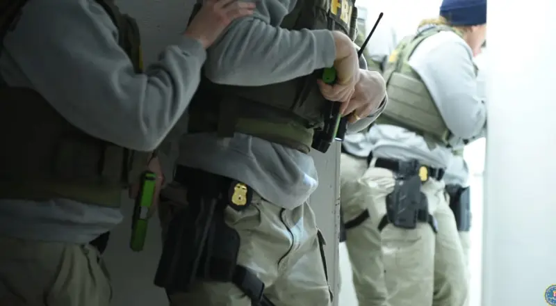 Adolescente sequestrada há um mês é resgatada em hotel na Flórida