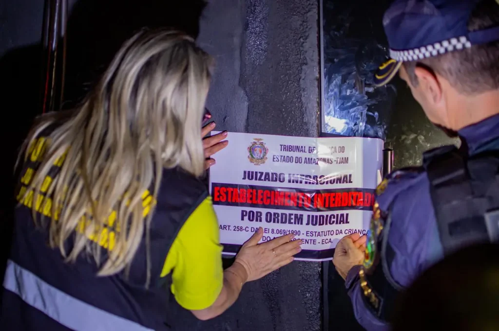 Adega é interditada, bares fecham por venda de álcool a adolescentes