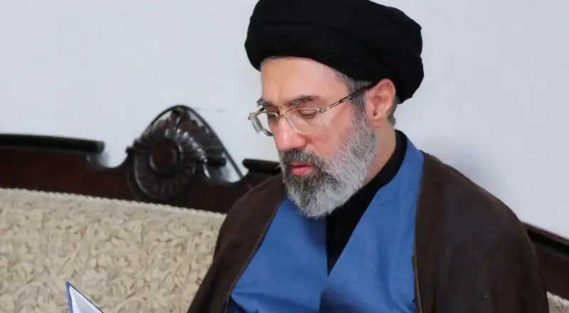 Khamenei reforça que Estreito de Ormuz terá controle mais rigoroso