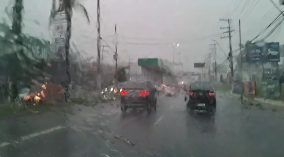 Chuva atinge Manaus e causa transtornos em várias áreas da cidade
