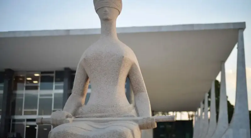 Juízes pedem adiamento de decisão sobre limites de penduricalhos