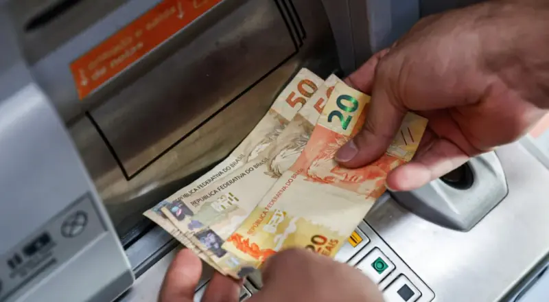 Real é a moeda que mais valoriza em 2026 e dólar cai significativamente