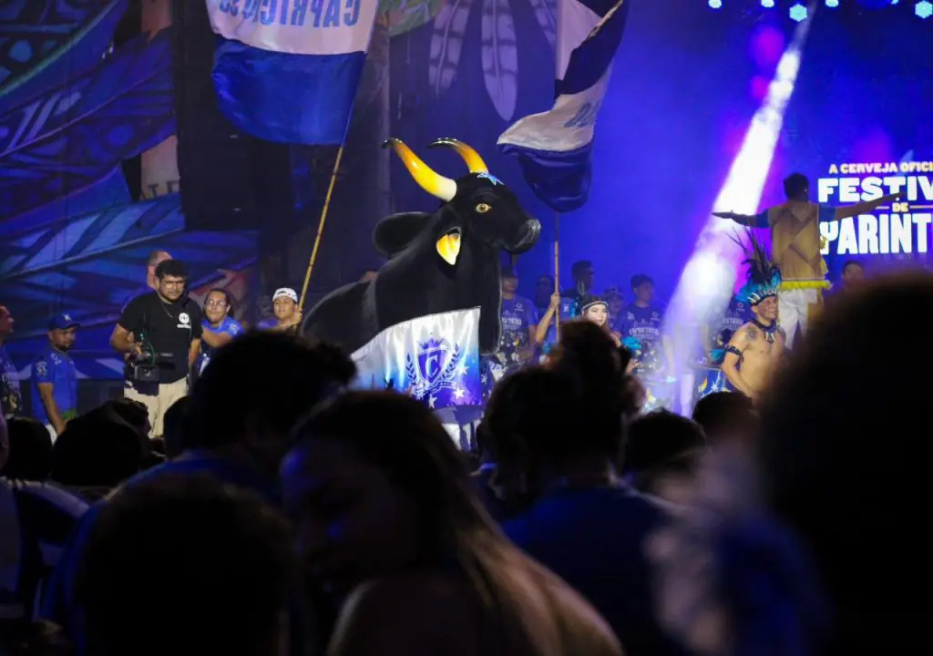 Três gerações de pajés: uma noite de misticismo e revolução