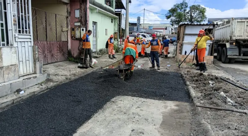 Prefeitura de Manaus trabalha na recuperação asfáltica da Manaus 2000