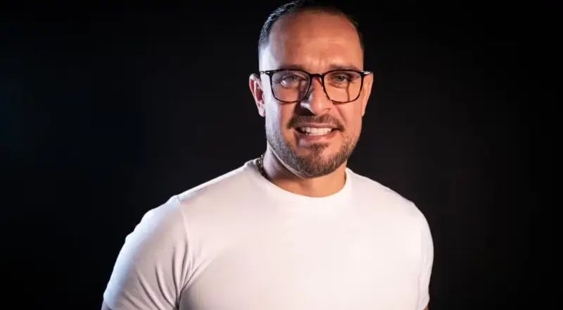 Diogo Nogueira é internado e cancela shows por problemas vocais