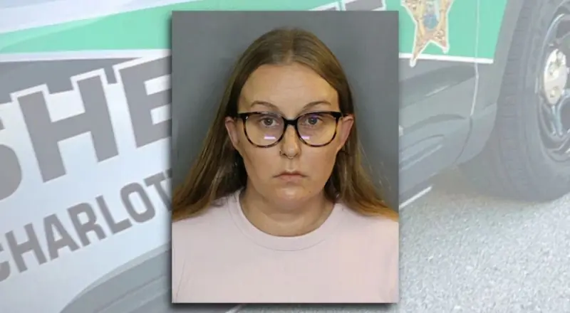 Professora da Flórida é presa por relações com adolescentes