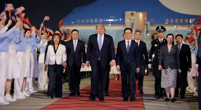 Vídeo de Trump sendo recebido na China ao som de Y.M.C.A: Fato ou Fake?