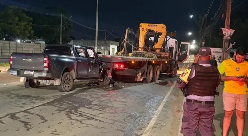 Empresário escapa da morte após batida em Manaus com caminhão