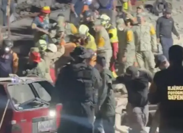 Criança sobrevive a terremoto e aguarda pela mãe com bravura