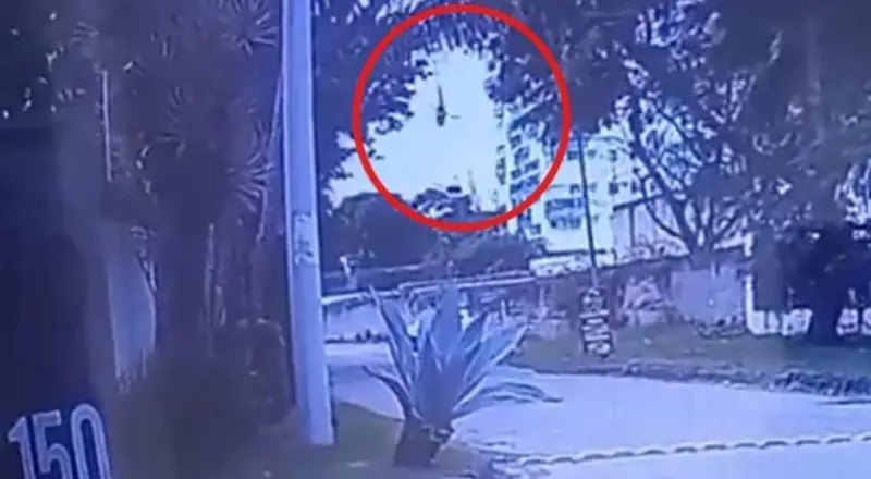 Novas imagens mostram momento em que helicóptero despenca e assusta