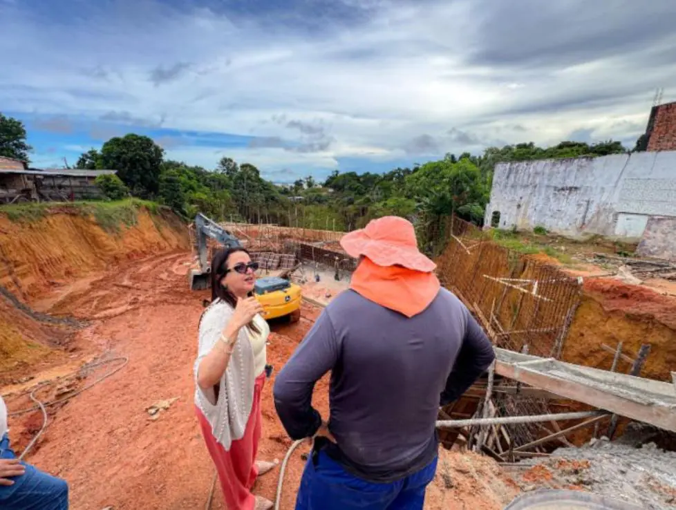 Prefeitura de Manacapuru intensifica obras de infraestrutura urbanas e rurais
