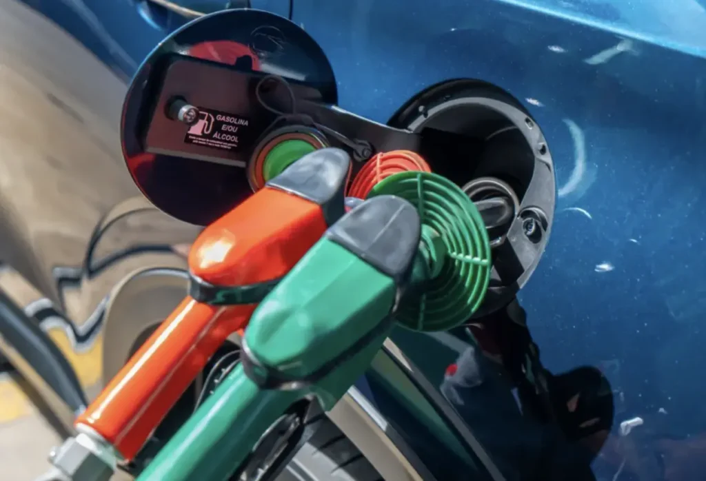 Pode batizar? Gasolina com etanol e suas implicações econômicas.
