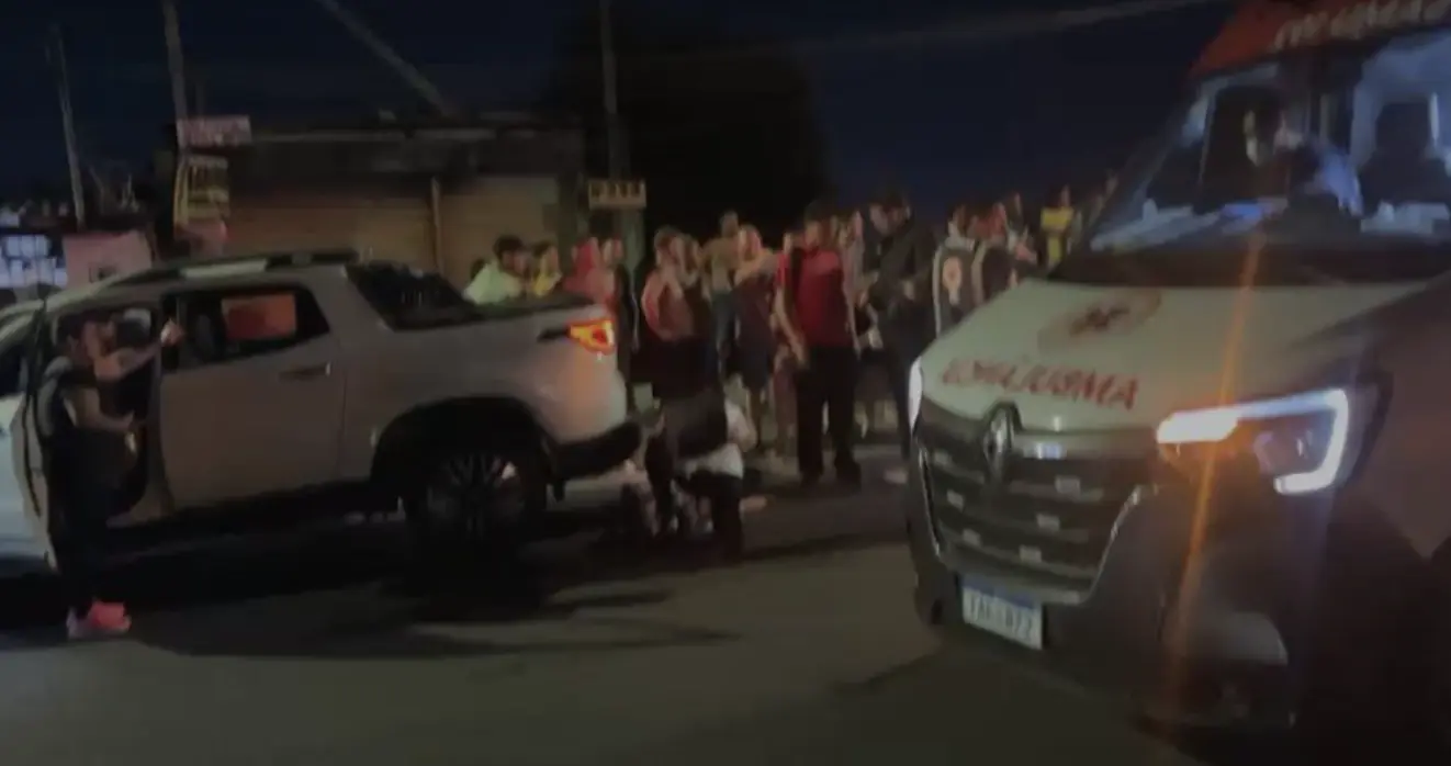 Carro desgovernado atinge quatro pessoas e causa feridos em Manaus