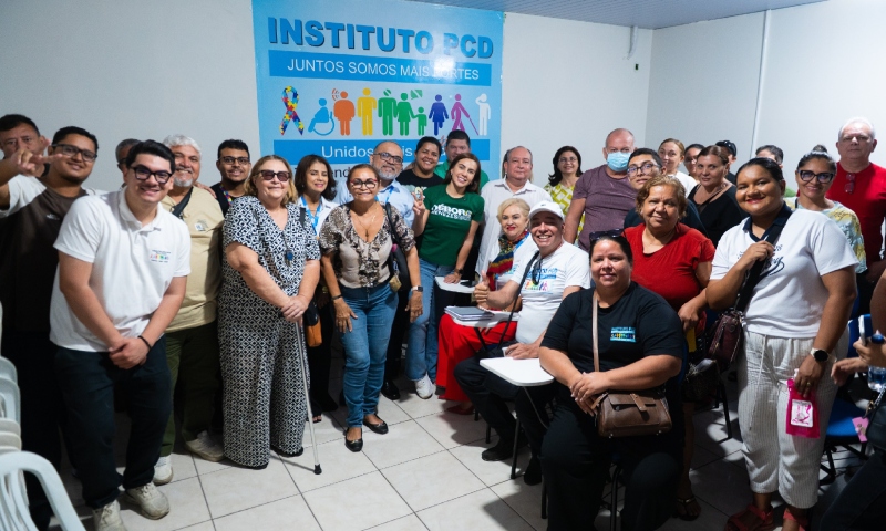 Débora Menezes presta contas e apresenta projetos para pais atípicos