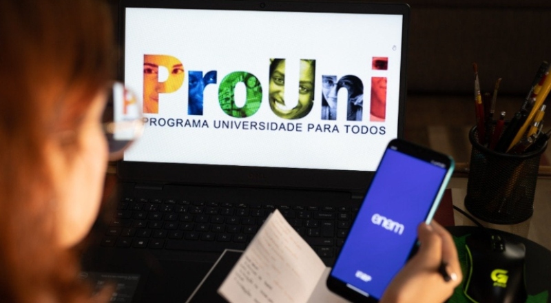Bolsistas do Prouni podem receber auxílio mensal de R$ 700 disponível