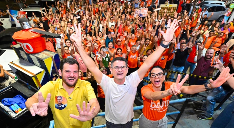 David Almeida abre campanha ao Governo do Amazonas com adesivaço e apoio no interior