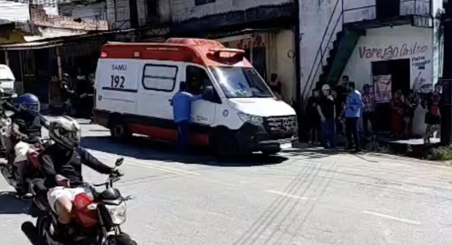 Motociclista morre após ser esmagado por caçamba em acidente trágico