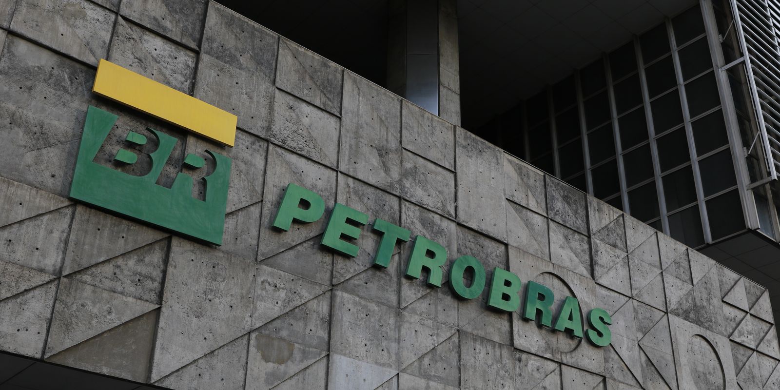 Petrobras tem lucro líquido de R$ 52,4 bi no segundo trimestre.