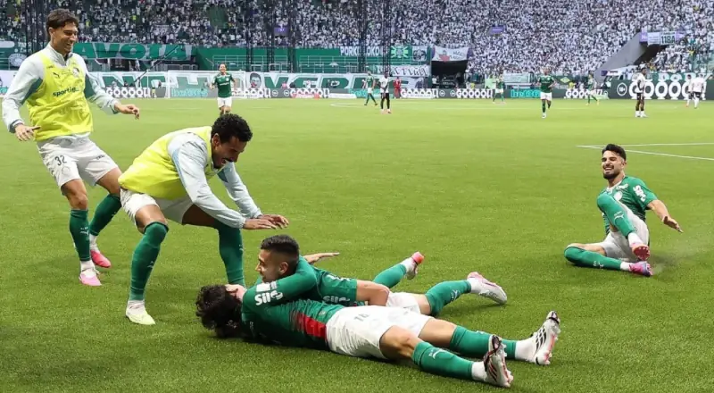 Anotou a placa? Palmeiras goleia Vasco e lidera o Brasileirão