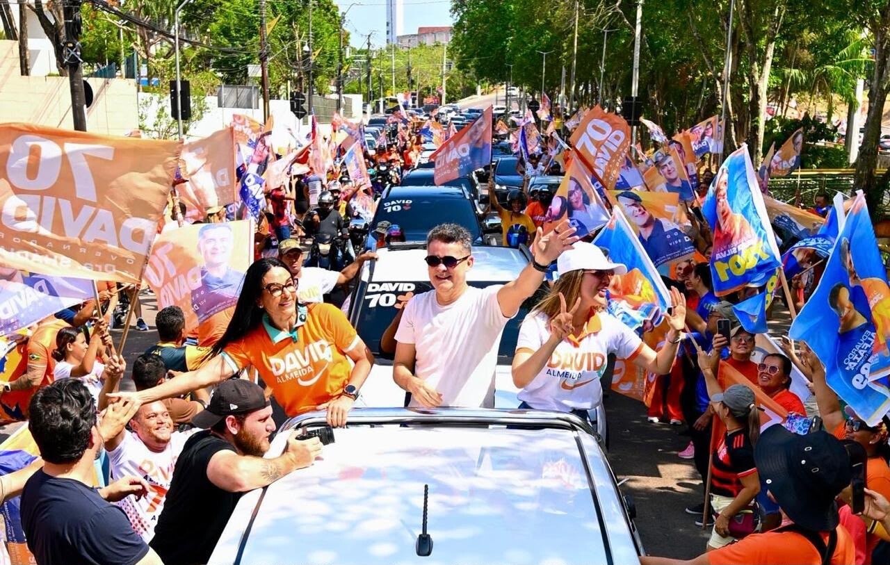 David é recebido com apoio popular em grande carreata por Manaus