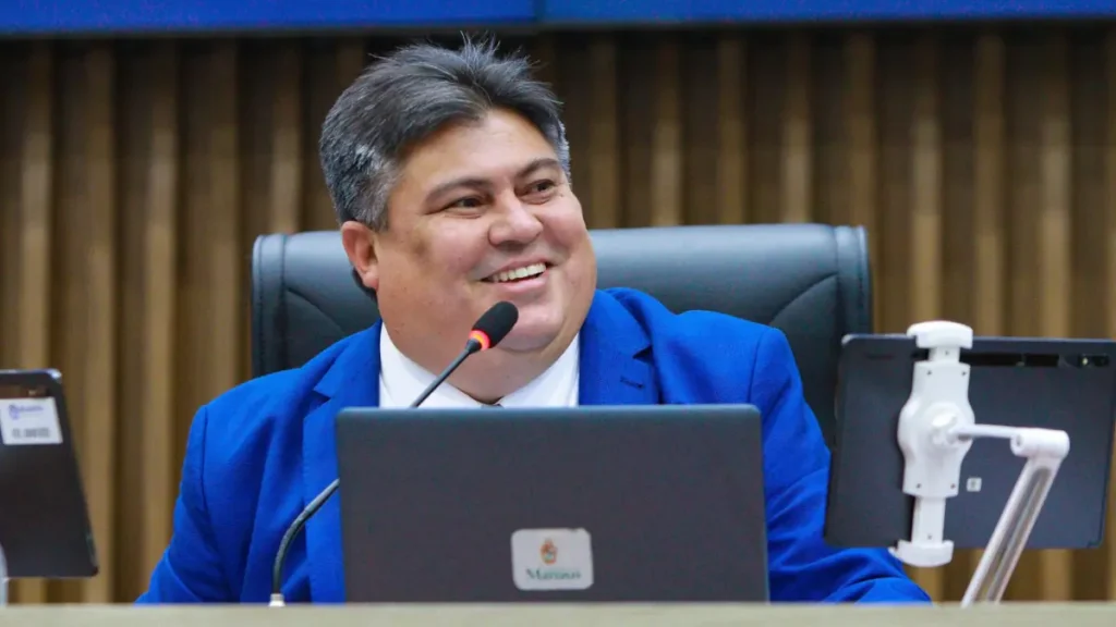 No Dia do Servidor Público, David Reis valoriza profissionais da Câmara