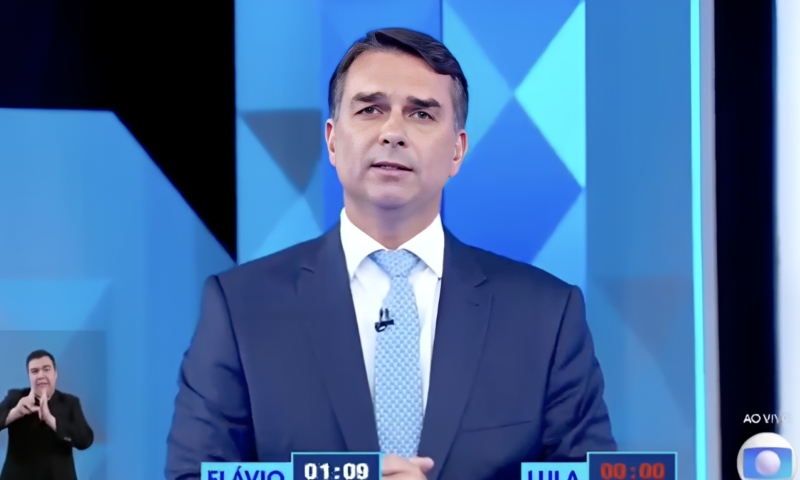 Flávio questiona se Lula vai pedir desculpas pela pobreza e crise