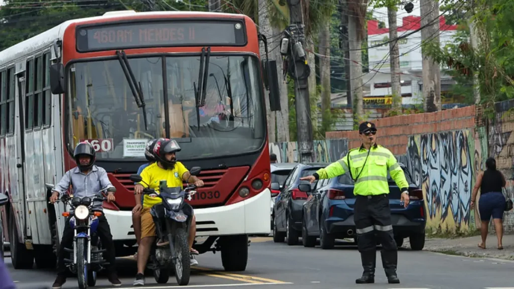 Após decisão do STF, gratuidade dos ônibus até 20h hoje