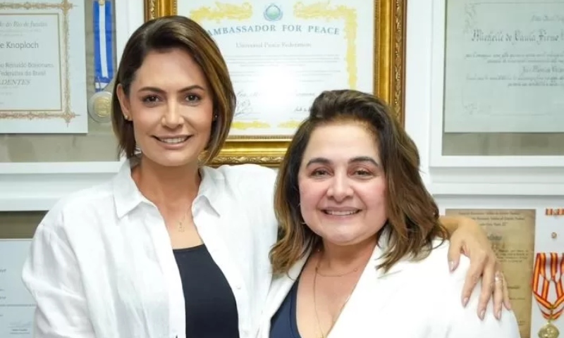 Michelle Bolsonaro deve desembarcar em Manaus para apoiar sua candidata