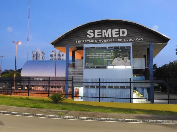 Semed mantém aulas presenciais suspensas por qualidade do ar