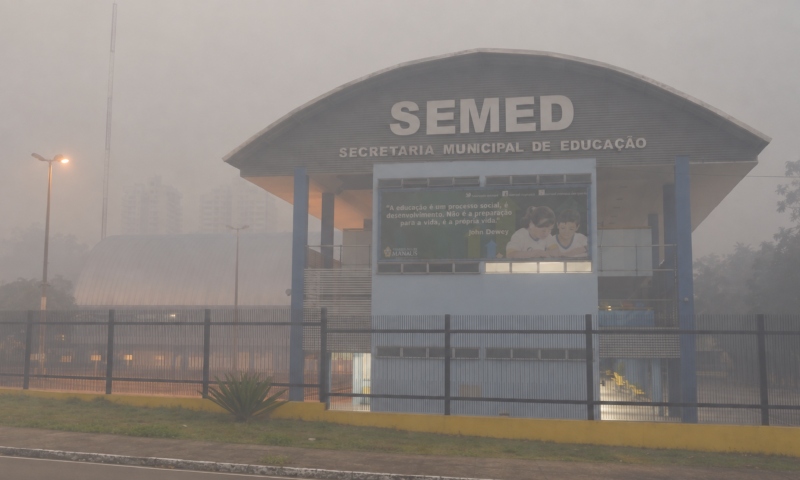 Fumaça não dá trégua e aulas em Manaus seguem suspensas