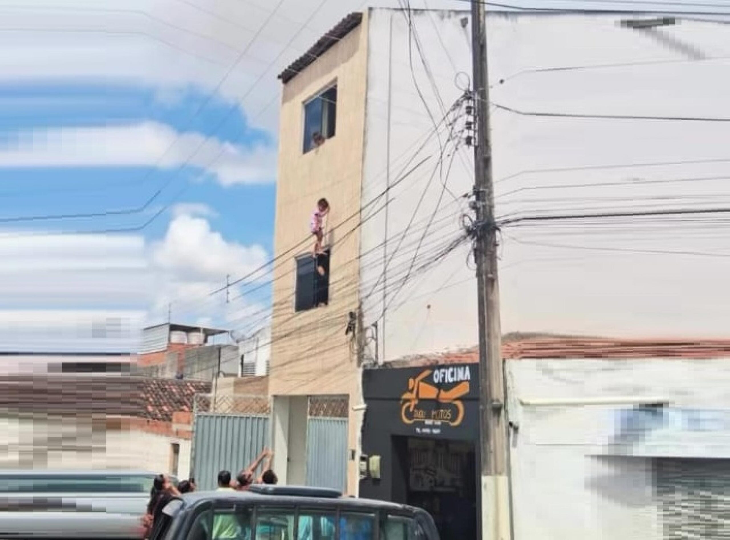 Milagre: PM salva garota de 4 anos em situação de risco