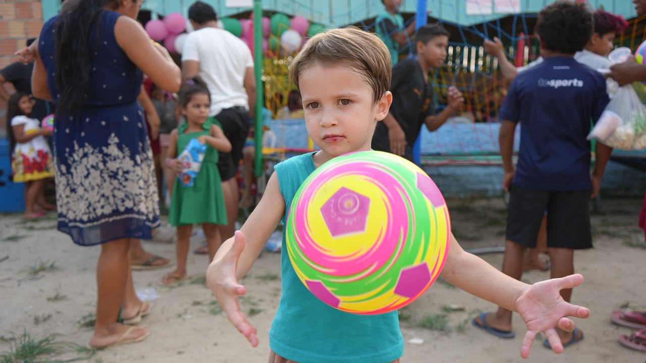 Comunidade Novo Paraíso recebe ação de Dia das Crianças com brinquedos e inaladores